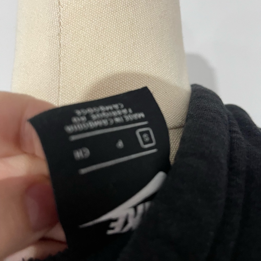 COPY - Nike sweater size s Preowned - Picture 2 of 5